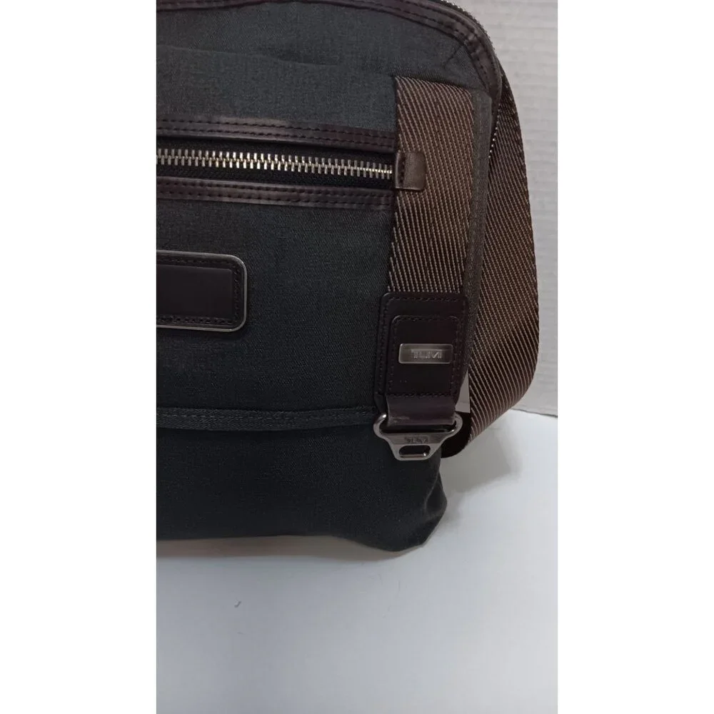 Tumi Grey Annapolis City Work Travel Lined Logo Classic Crossbody Handbag